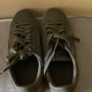 Olive green Puma soft form